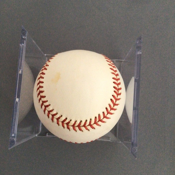 Autographed Baseball: New York Yankees Mickey Rivers #17, faded signature - Picture 4 of 7